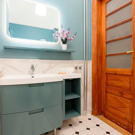 Vintage Praga By Renters *