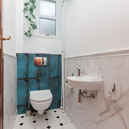 Vintage Praga By Renters